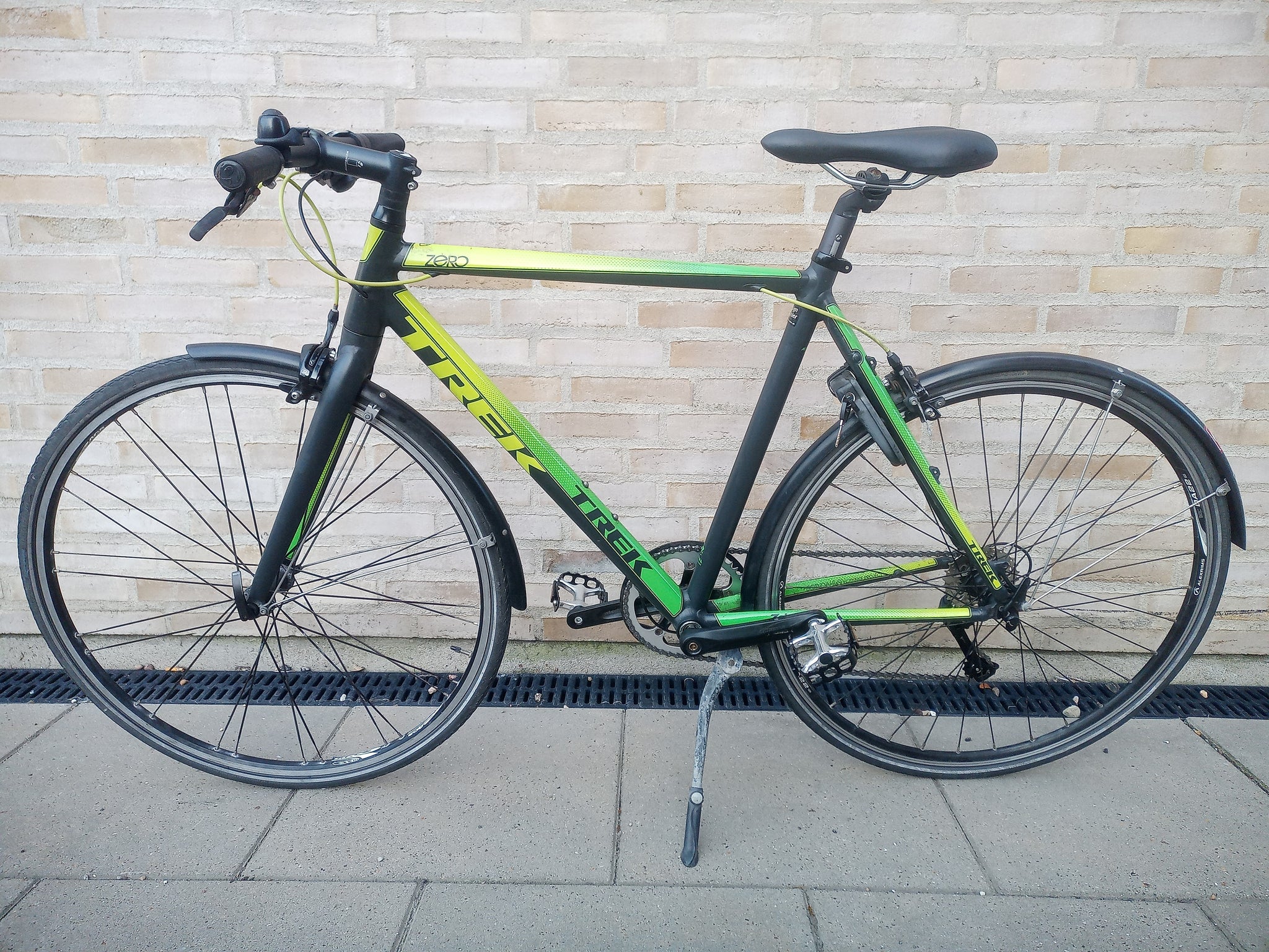 Trek Zero in Black/ Green – FlexiFix