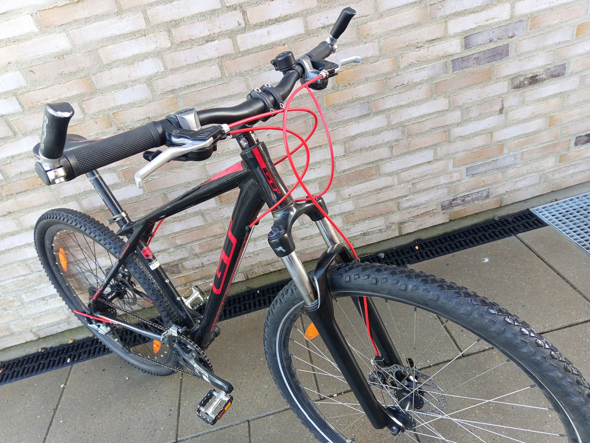 GT Karakoram in Black/Red – FlexiFix