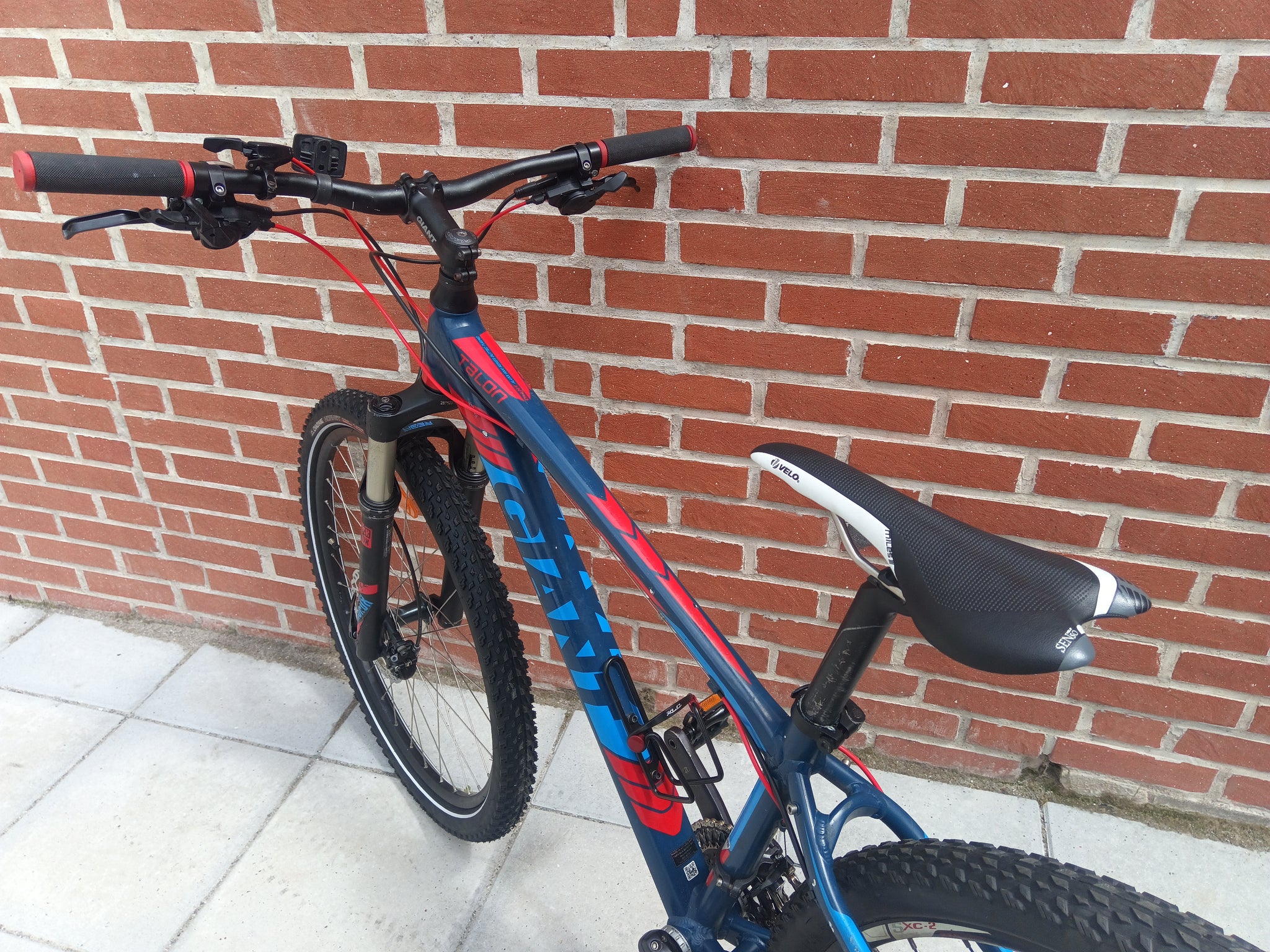 Giant Talon in Blue/Red – FlexiFix