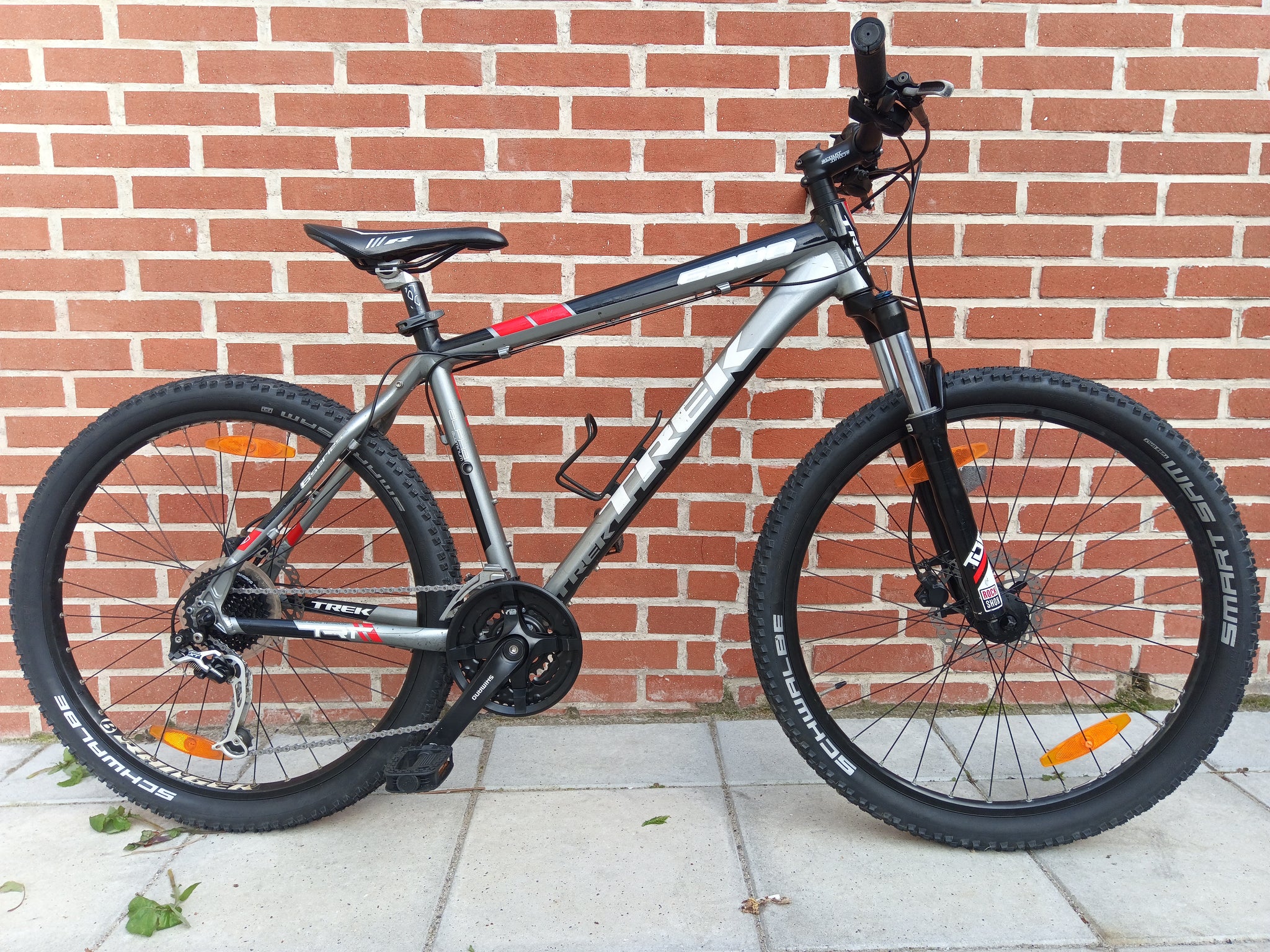 Trek 6300 MTB in Black / Silver – FlexiFix