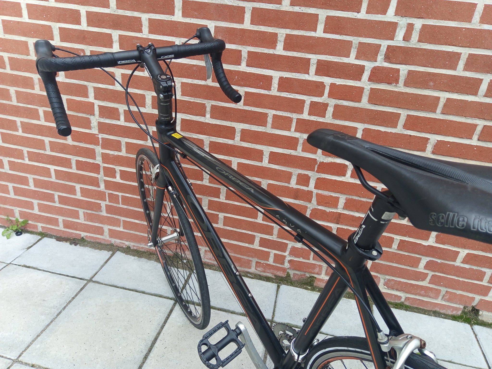 Orbea Aqua in Black / Orange – FlexiFix
