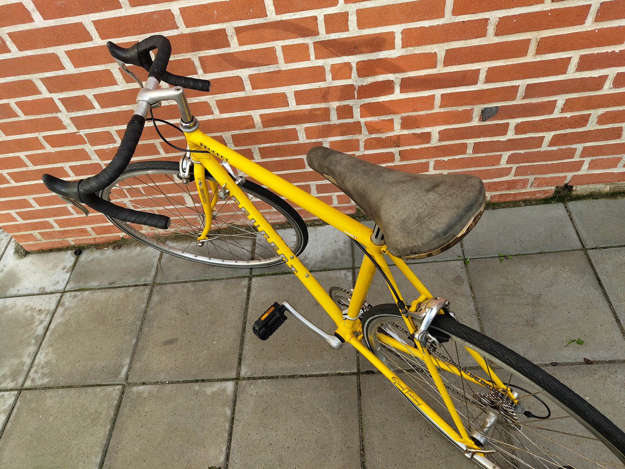 Peugeot Grand Turismo in Yellow – FlexiFix