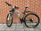 Trek 4900 in Black/White/Green