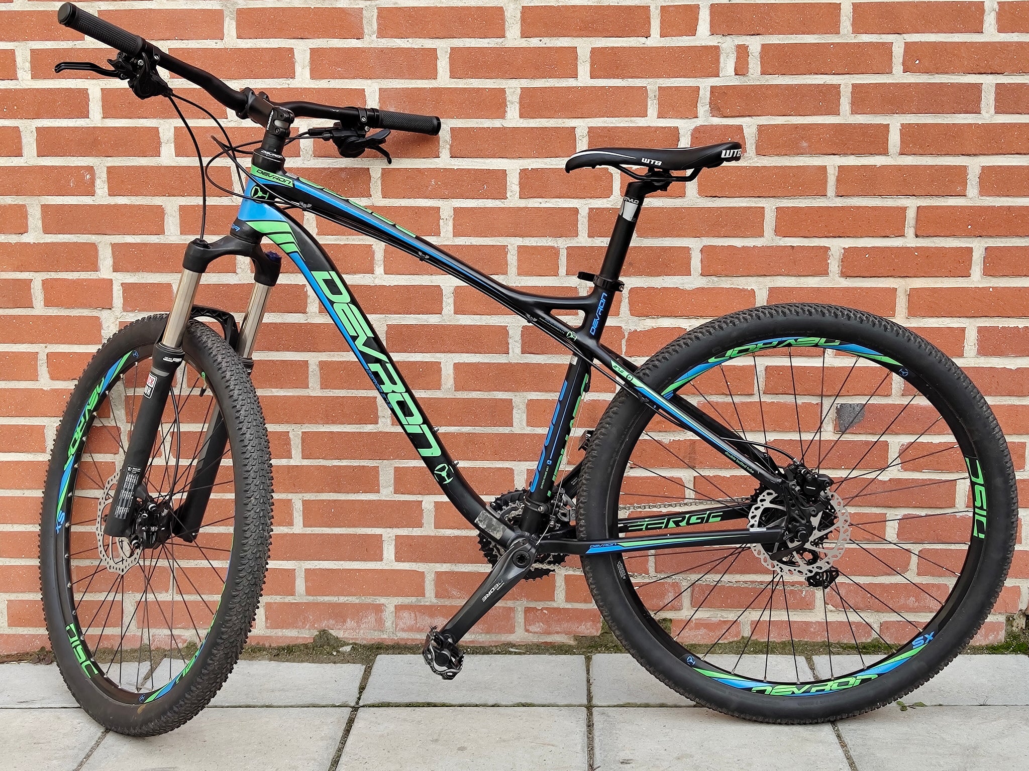 xeragon mountainbike Devron Zerga in Black/Green/Blue – FlexiFix
