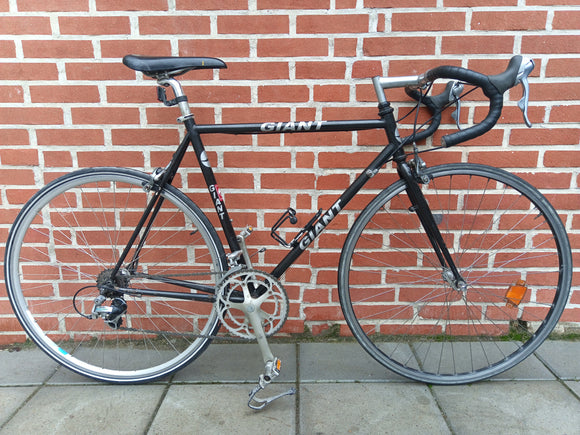 Giant Racer in Black