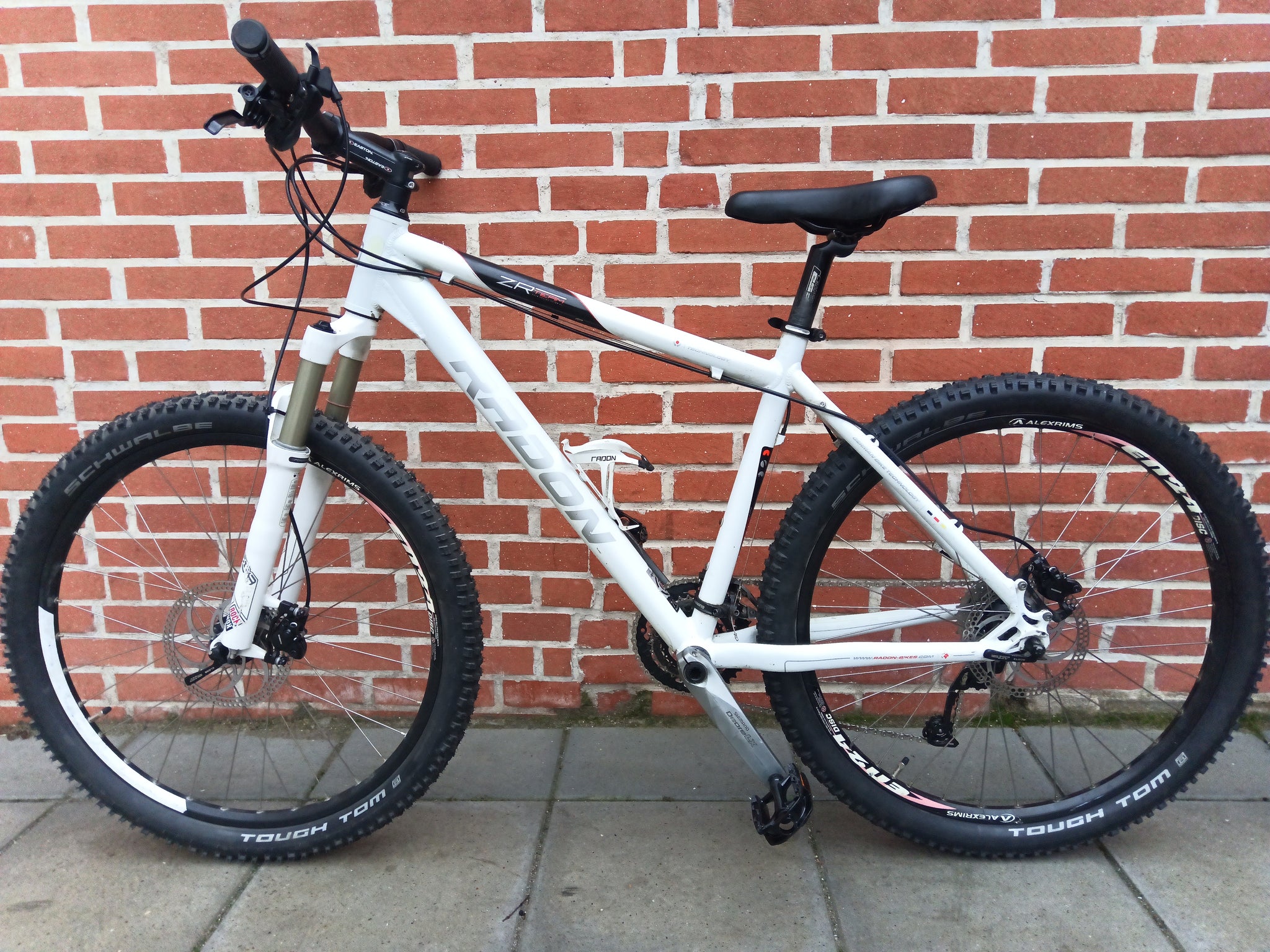 Radon ZR Team in White – FlexiFix