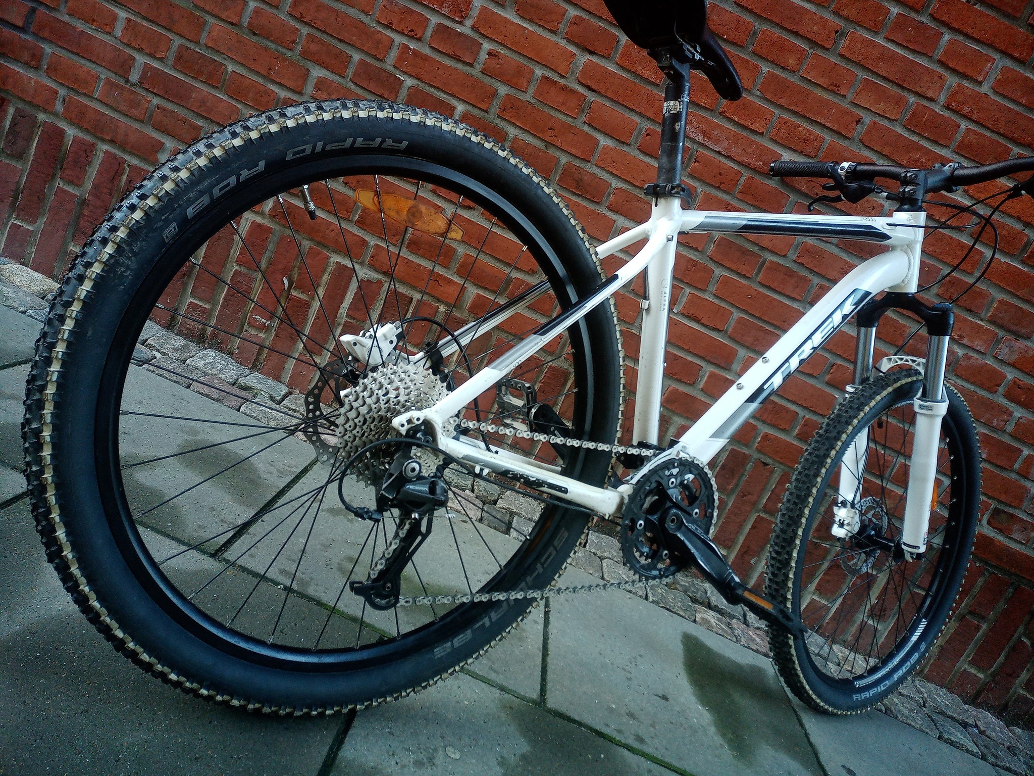 Trek 4500 in White – FlexiFix