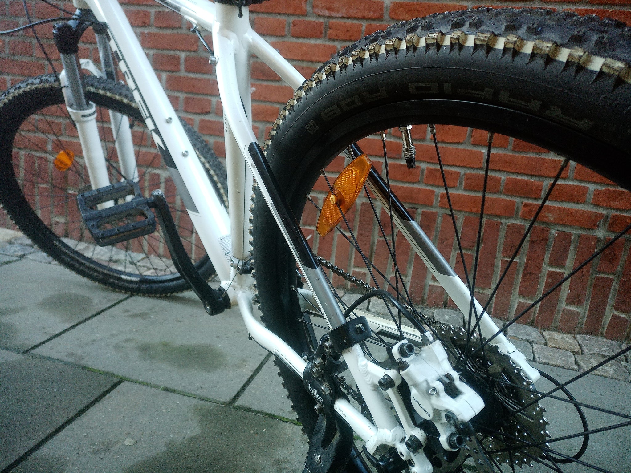 Trek 4500 in White – FlexiFix